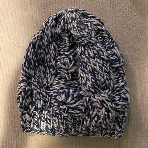 Aerie Blue and White Knit Hat with 8 Interchangable Pom Poms